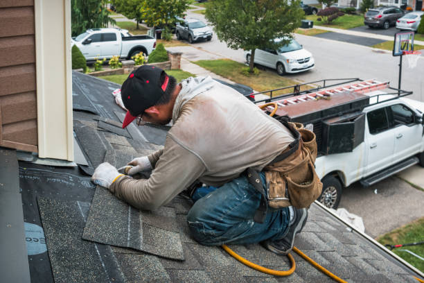 Professional Emergency Roof Repair technician working in Hackensack, NJ
